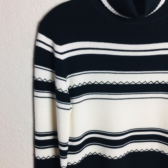 Loft black and white turtleneck sweater - Picture 5 of 5